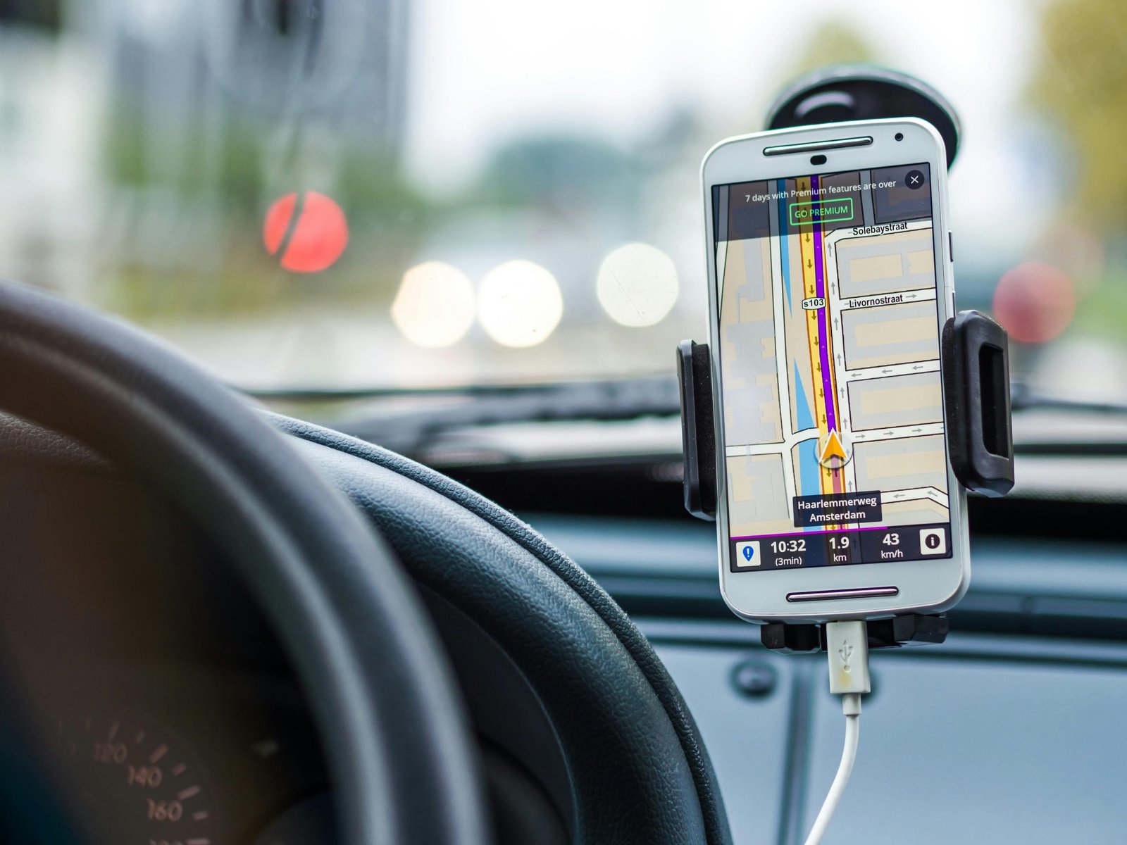 You are currently viewing Do not Use Your Phone When Driving – Here’s Why
